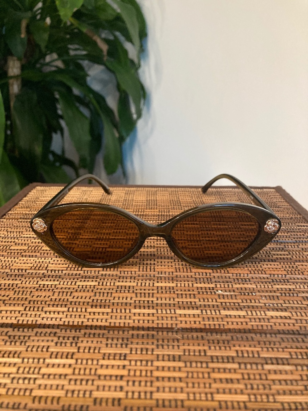 Gold Rose Accent Cat Eye Sunglasses (81097)